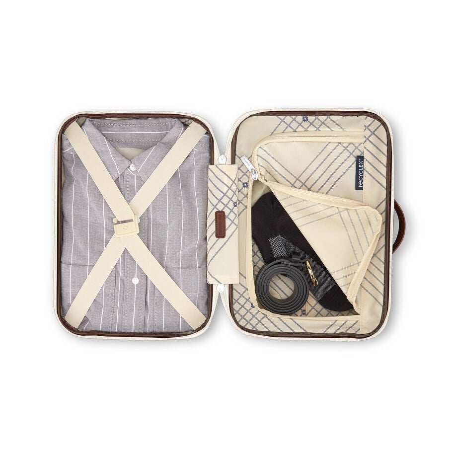 Virtuosa Train Case in the color Off White. image number 2